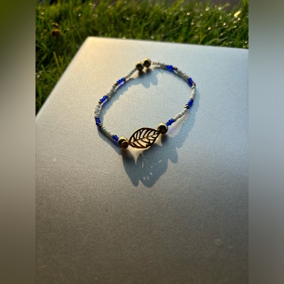 Leaf Beaded Bracelet - Picture 2 of 4